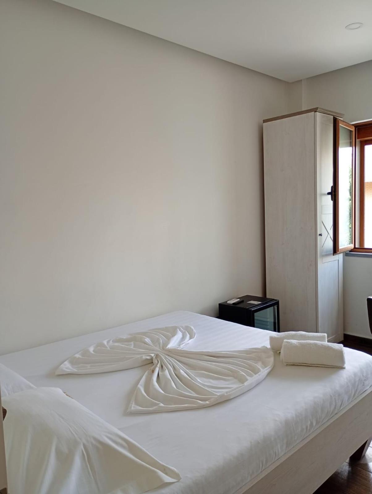 Boutique Artist Hotel Tirana Exterior foto