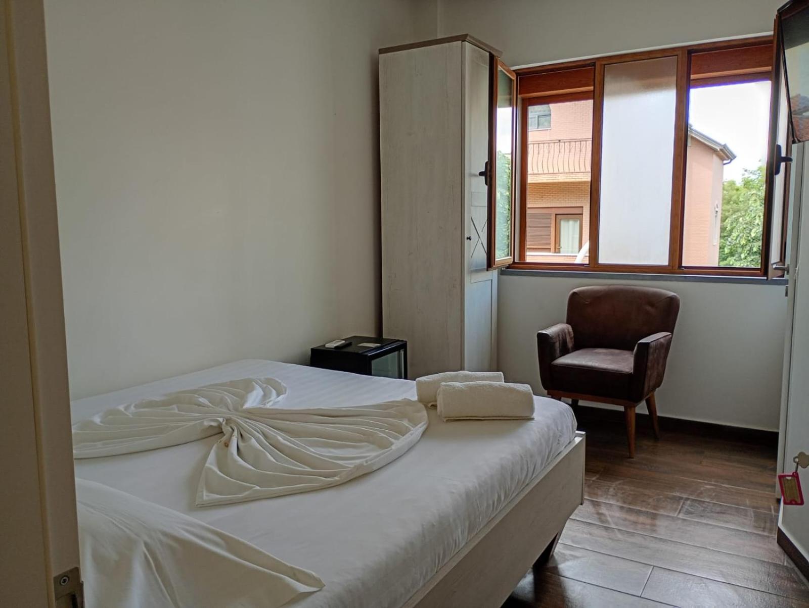 Boutique Artist Hotel Tirana Exterior foto