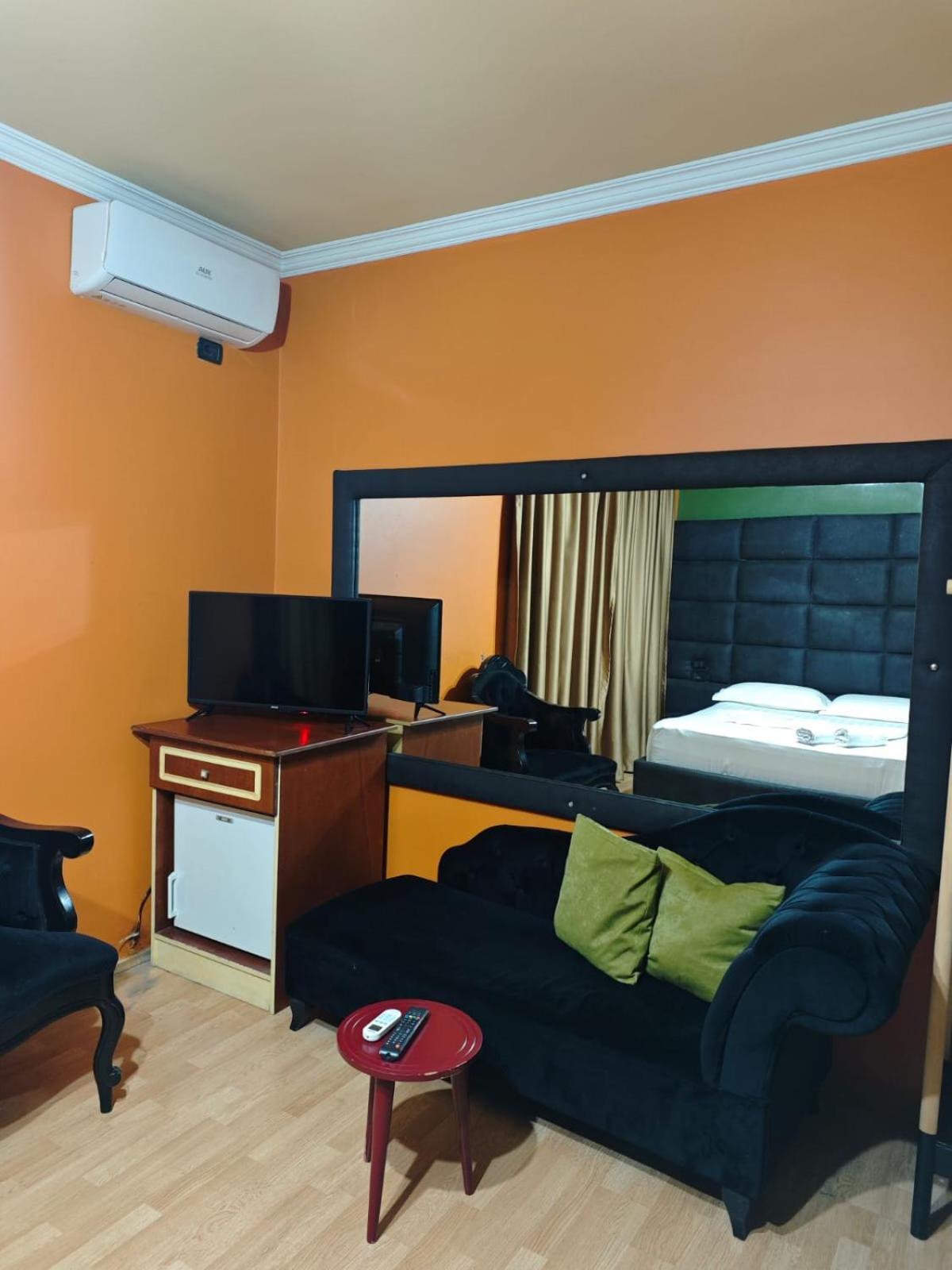 Boutique Artist Hotel Tirana Exterior foto